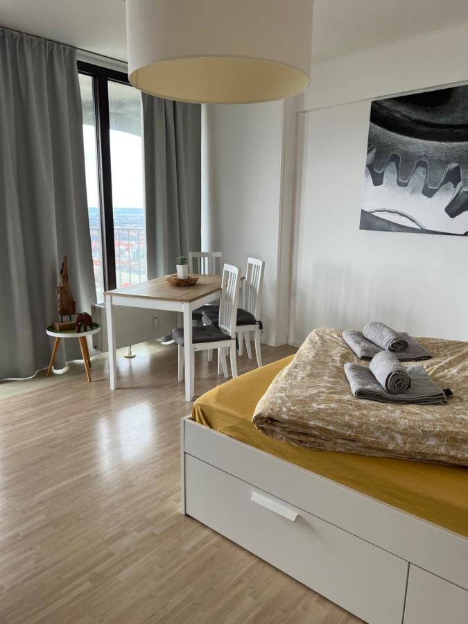 Cityapartment Im 33. Stock Augsburg Exterior foto